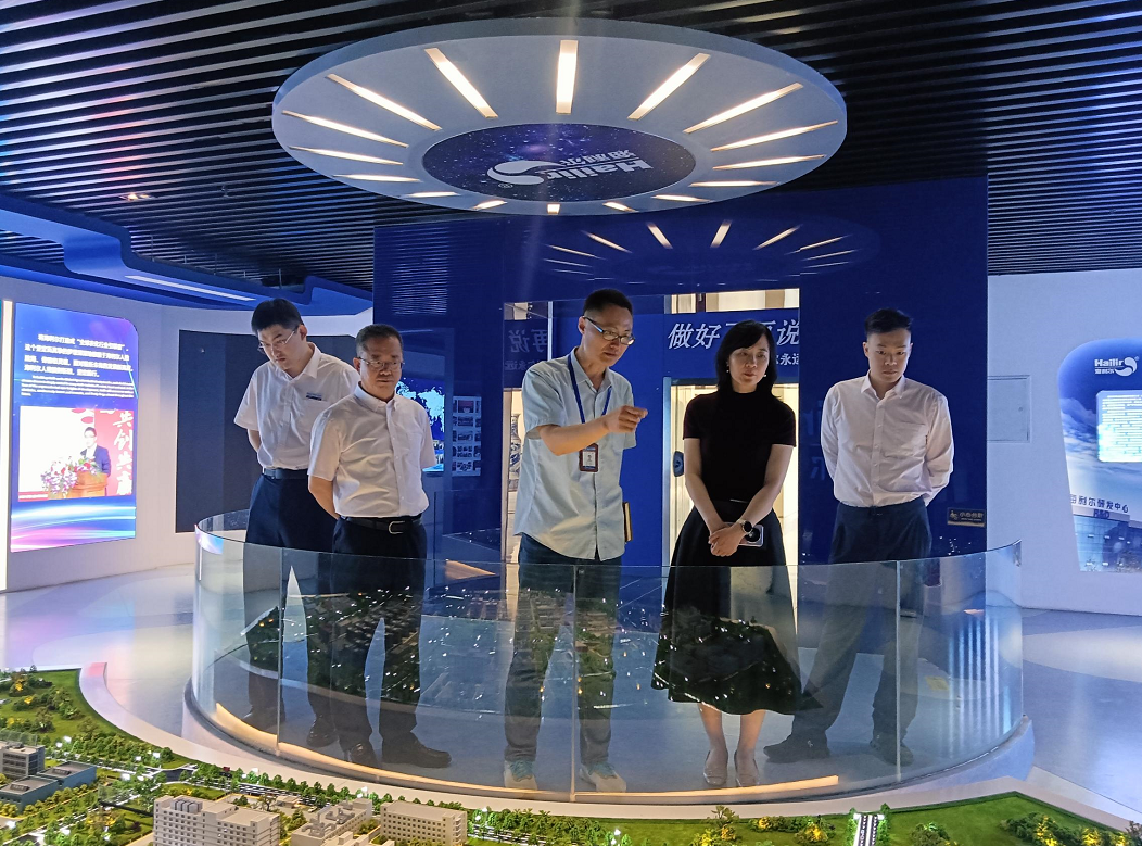 光大銀行訪問團一行到海利爾參觀洽談  