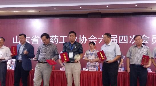 董事長榮獲山東省農(nóng)藥工業(yè)二十年特殊貢獻(xiàn)獎(jiǎng)